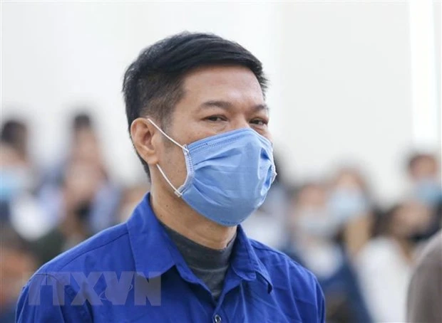 Bị cáo Nguyễn Nhật Cảm nghe Tòa tuyên án. (Ảnh: TTXVN)