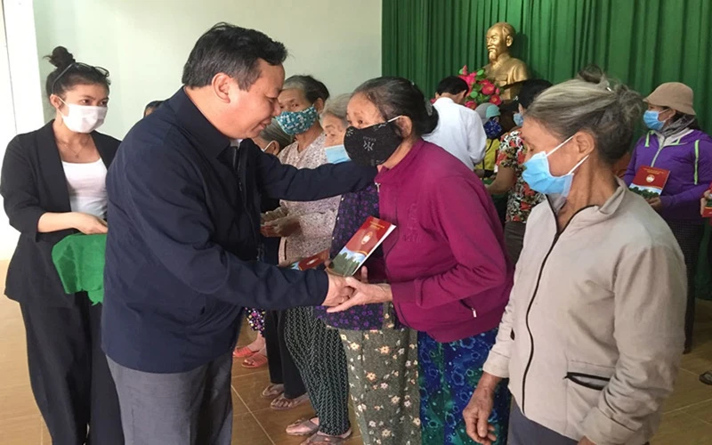 Hà Nội hỗ trợ người dân Quảng Ngãi khắc phục hậu quả bão lũ