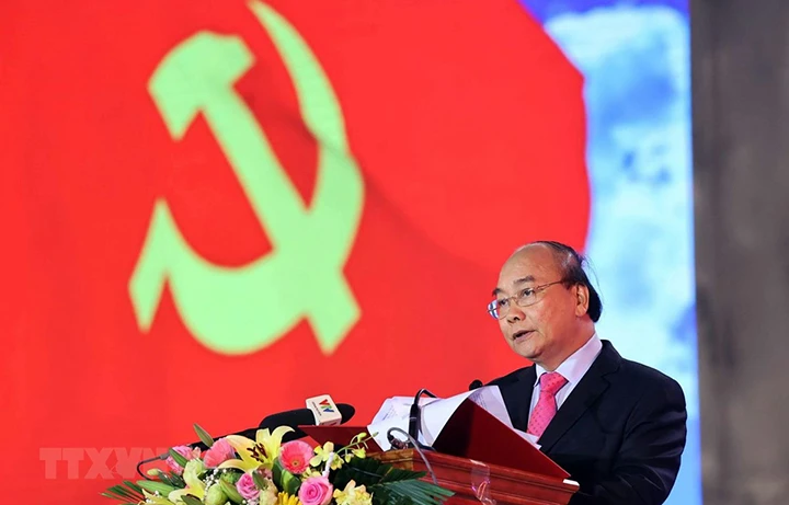 Thủ tướng Chính phủ Nguyễn Xuân Phúc phát biểu chỉ đạo tại Lễ khánh thành tượng đài Bác Hồ với nông dân Việt Nam (Ảnh: TTXVN).