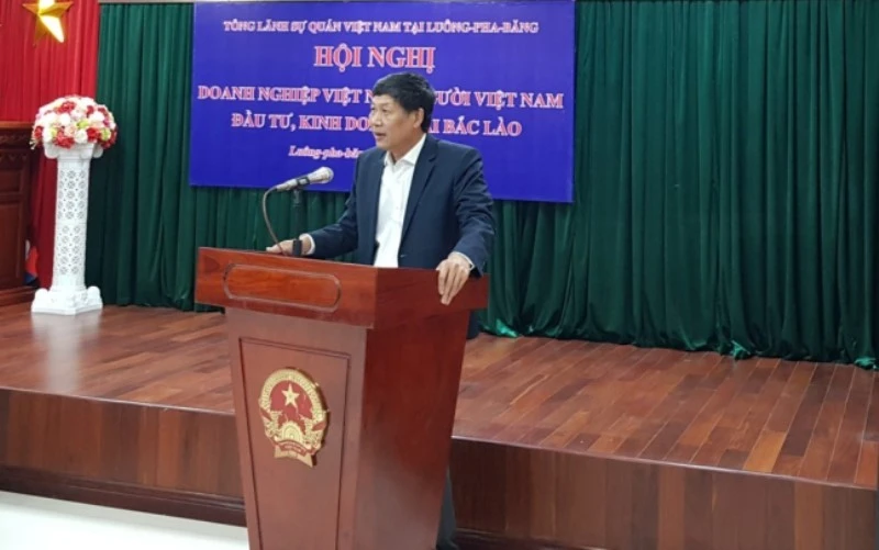 Tổng Lãnh sự Nguyễn Đăng Hùng nhấn mạnh những thế mạnh của một số tỉnh Bắc Lào tại hội nghị.