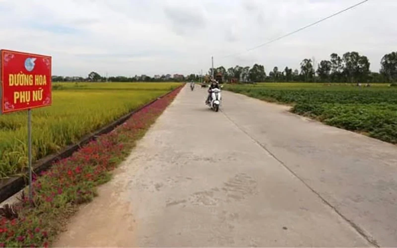 Tuyến đường liên thôn, liên xã ở huyện Lương Tài được bê-tông hóa, góp phần hoàn thành các tiêu chí xây dựng nông thôn mới. Ảnh: NGỌC HẢI
