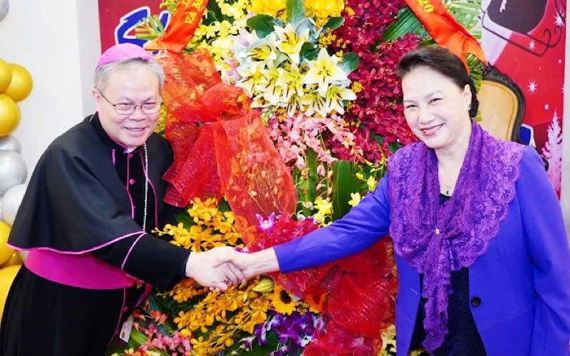 Chủ tịch Quốc hội Nguyễn Thị Kim Ngân thăm và chúc mừng Giáng sinh năm 2020 tại Tòa Tổng Giám mục Tổng Giáo phận Huế.