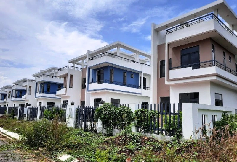 Những căn biệt thự xây dựng không phép đã cơ bản hoàn thành ở Dự án khu dân cư Tân Thịnh. 