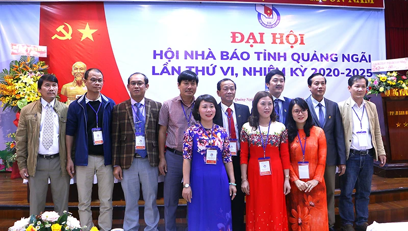 Ban Chấp hành Hội Nhà báo tỉnh Quảng Ngãi khóa VI ra mắt. 