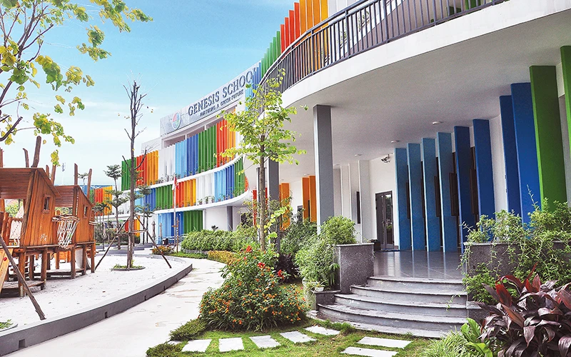 Trường Genesis School do Tập đoàn Capital House đầu tư xây dựng được chứng nhận Lotus Vàng của Hội đồng Xanh Việt Nam. 
