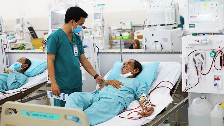 Bệnh viện Đa khoa Hồng Hưng (Tây Ninh) trang bị các thiết bị lọc thận nhân tạo hiện đại thu hút nhiều bệnh nhân đến điều trị. Ảnh: TTXVN