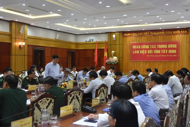 Bộ trưởng Y tế Nguyễn Thanh Long phát biểu tại buổi họp. 