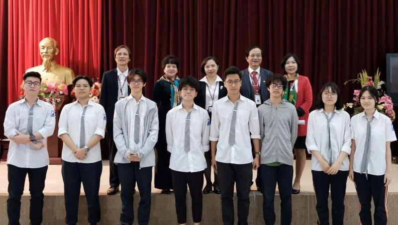 Những học sinh của Hà Nội tham dự thi chọn học sinh giỏi quốc gia môn Sinh học (Ảnh: HNAms)