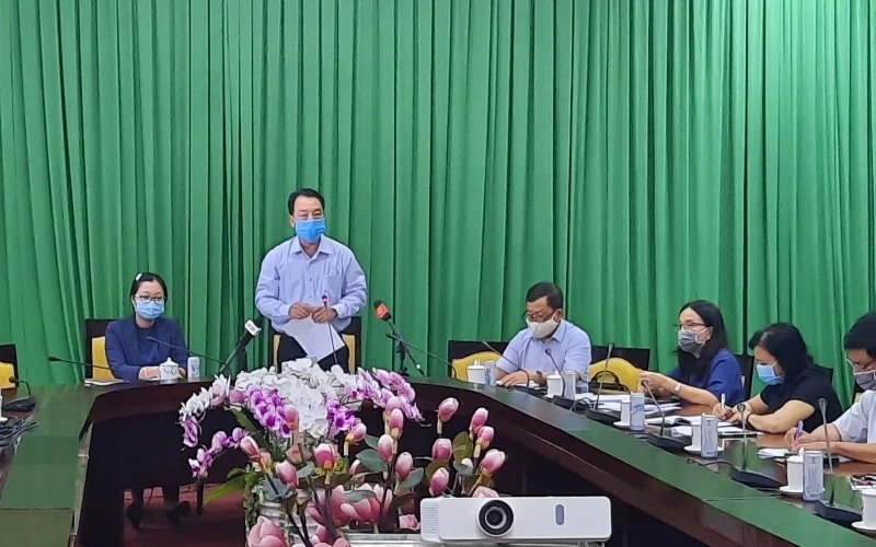 Chủ tịch UBND tỉnh Vĩnh Long Lữ Quang Ngời phát biểu chỉ đạo công tác phòng, chống dịch Covid-19 trên địa bàn tỉnh. 