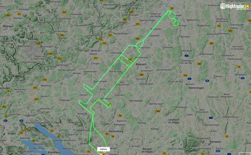 Đường bay của máy bay D-ENIG do phi công Samy Kramer điều khiển theo hình một ống tiêm trên bản đồ ở Đức ngày 23-12 để đánh dấu bắt đầu chiến dịch tiêm vaccine Covid-19. Ảnh: Flightradar24.com.