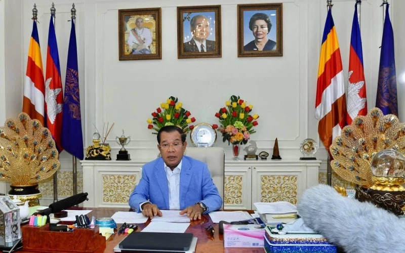 Thủ tướng Campuchia Samdech Techo Hun Sen đọc thông điệp.