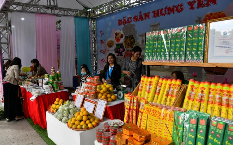 Năm 2020, TP Hà Nội tổ chức nhiều hội chợ tại Thủ đô, nhằm kết nối tiêu thụ hàng hóa các địa phương, giúp ổn định cung-cầu và giá cả các mặt hàng trên thị trường.