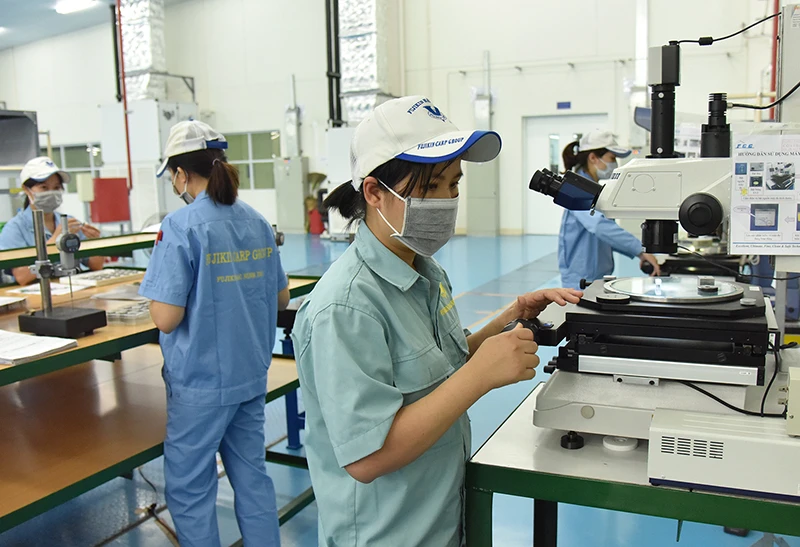 Sản xuất linh kiện cơ khí chính xác tại nhà máy Fujikin, KCN VSIP Bắc Ninh. (Ảnh: Nguyễn Đăng Khoa)