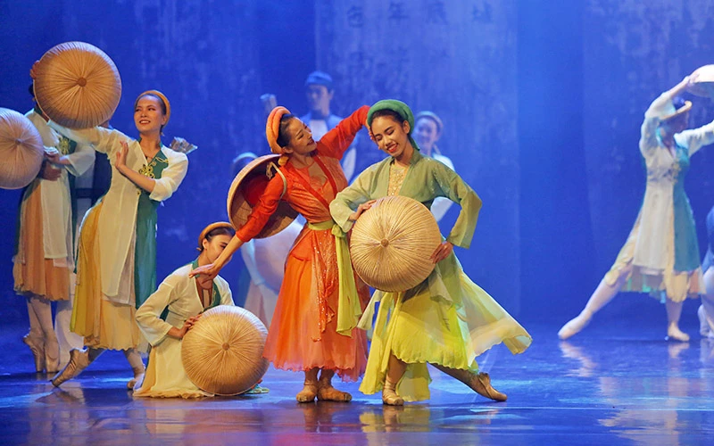 Cảnh trong vở múa ba-lê "Kiều" do Nhà hát Giao hưởng Nhạc vũ kịch TP Hồ Chí Minh dàn dựng. Ảnh: KHIẾU MINH