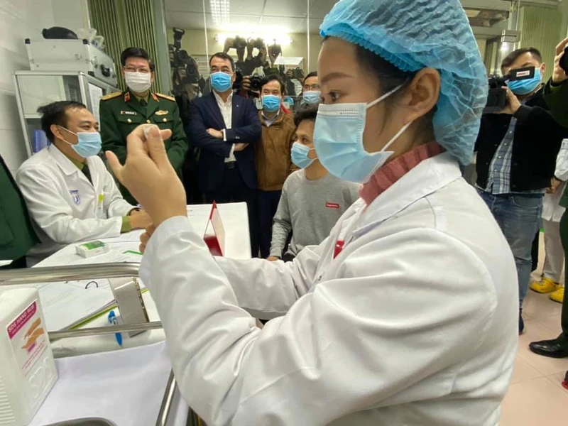 Vaccine đầu tiên do Việt Nam sản xuất đã được tiêm thử nghiệm từ ngày 17-12.
