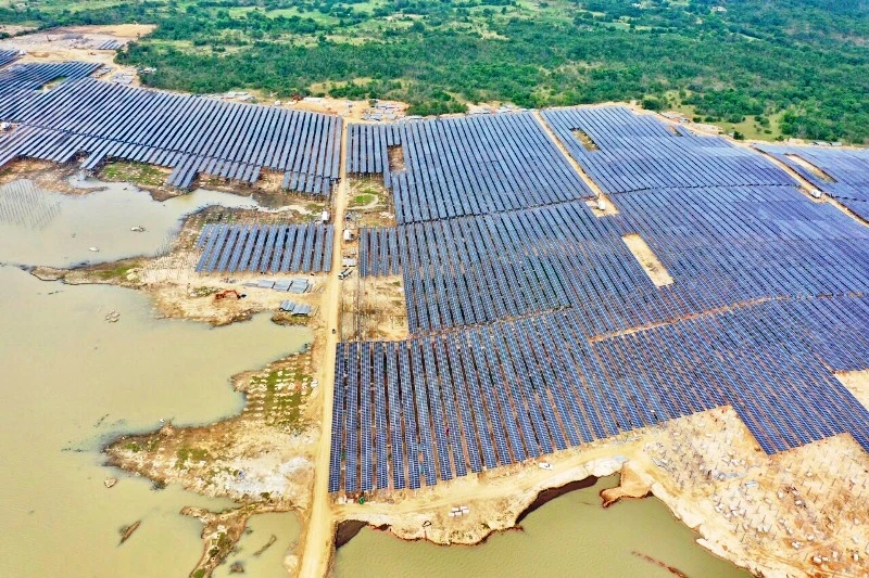 Nhà máy điện mặt trời Thiên Tân 1.2 có công suất 100 MWp đã chính thức hòa lưới điện quốc gia vào ngày 31-12-2020.