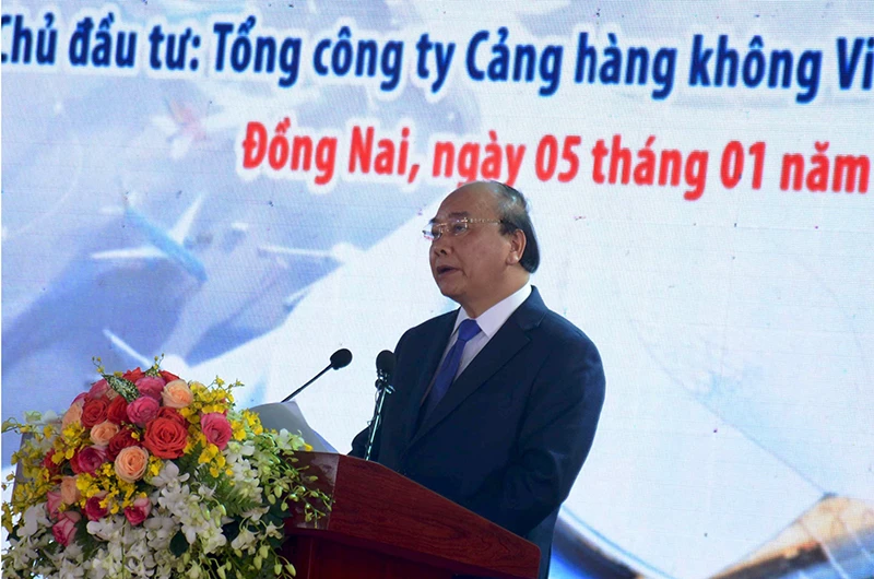 Thủ tướng Nguyễn Xuân Phúc phát biểu ý kiến chỉ đạo và phát lệnh khởi công dự án.