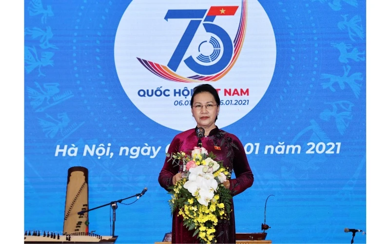 Chủ tịch QH Nguyễn Thị Kim Ngân đọc lời phát biểu chào mừng. 