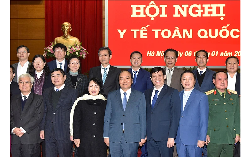 Thủ tướng Nguyễn Xuân Phúc và các đại biểu dự Hội nghị Y tế toàn quốc. Ảnh: TRẦN HẢI