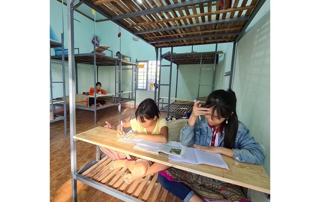 Học sinh trong khu nội trú tại Cư M’Lan (huyện Easup, tỉnh Đắk Lắk), một trong những công trình hoàn thành năm 2020 thuộc dự án Sức mạnh 2000.