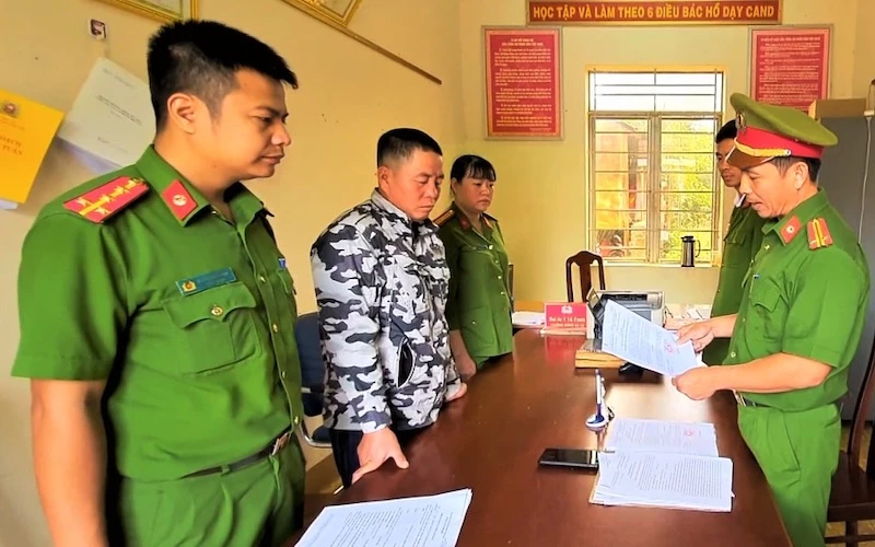 Cơ quan Cảnh sát điều tra Công an tỉnh Đắk Lắk đọc lệnh bắt giam đối tượng Nguyễn Đức Hiệp.
