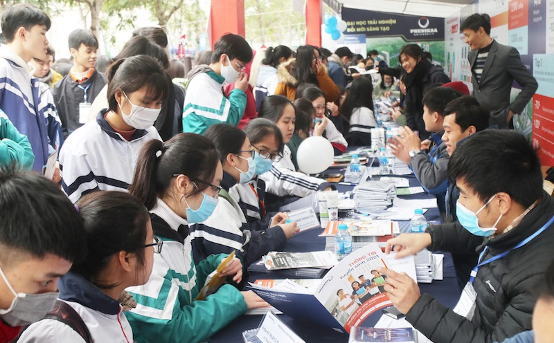 Hơn 3.000 học sinh Nghệ An dự ngày hội tư vấn tuyển sinh