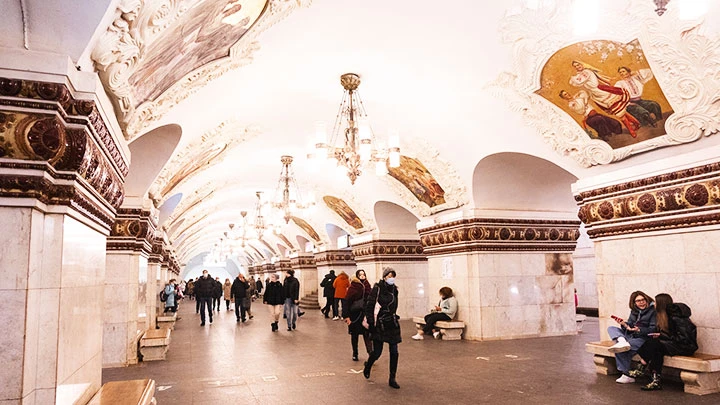 Moscow có nhiều ga tàu điện ngầm cổ kính.
