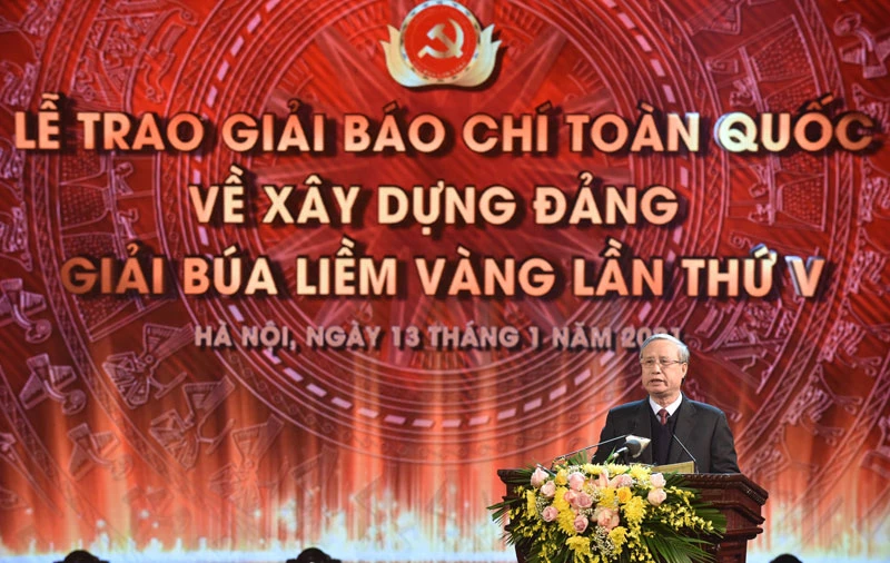 Đồng chí Trần Quốc Vượng, Ủy viên Bộ Chính trị, Thường trực Ban Bí thư phát biểu tại Lễ trao giải.