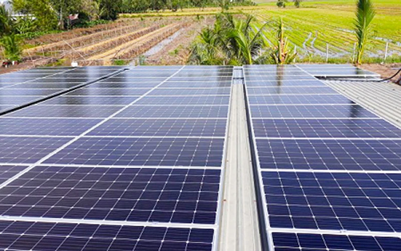 Một công trình điện mặt trời áp mái thực hiện trên đất nông nghiệp ở huyện Hòn Đất.