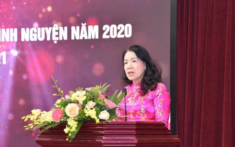 Chủ tịch Hội Chữ thập đỏ Việt Nam Nguyễn Thị Xuân Thu phát biểu ý kiến tại Hội nghị.