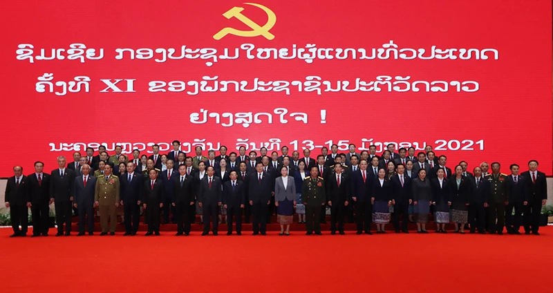 Ban Chấp hành T.Ư Đảng NDCM Lào khóa XI ra mắt Đại hội.