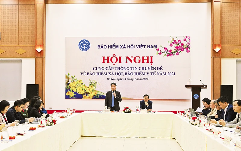 Tổng Giám đốc BHXH Việt Nam Nguyễn Thế Mạnh chia sẻ thông tin về việc thực hiện chính sách BHXH, BHYT năm 2021. Ảnh: PHẠM CHÌNH