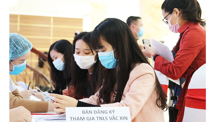 Không có phản ứng bất thường với tình nguyện viên tiêm thử vaccine Covid-19 “made in Vietnam” liều cao