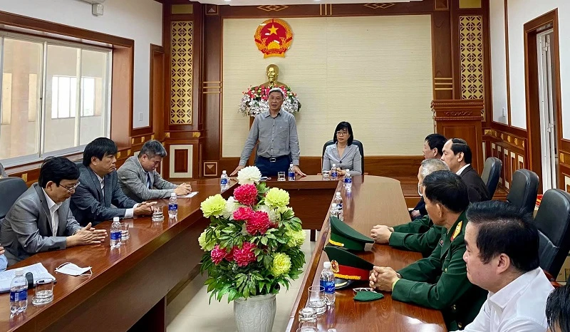 Thứ trưởng Nguyễn Trường Sơn phát biểu tại cửa khẩu Lệ Thanh.