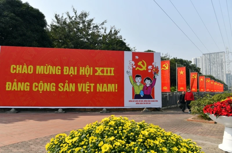 Hà Nội rực rỡ cờ hoa chào mừng Đại hội lần thứ XIII của Đảng