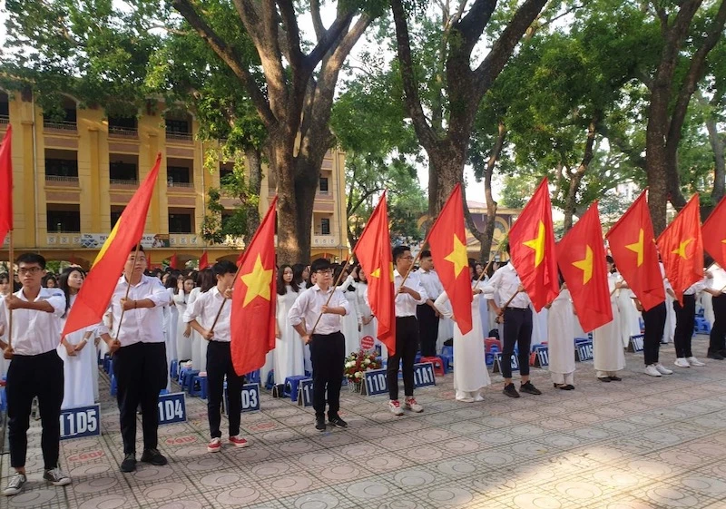 Học sinh Trường THPT Phan Đình Phùng trong lễ khai giảng năm học mới (Ảnh: HƯƠNG LÝ)