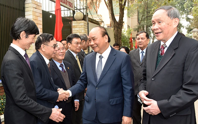 Thủ tướng Nguyễn Xuân Phúc với các đồng chí lãnh đạo T.Ư Hội.