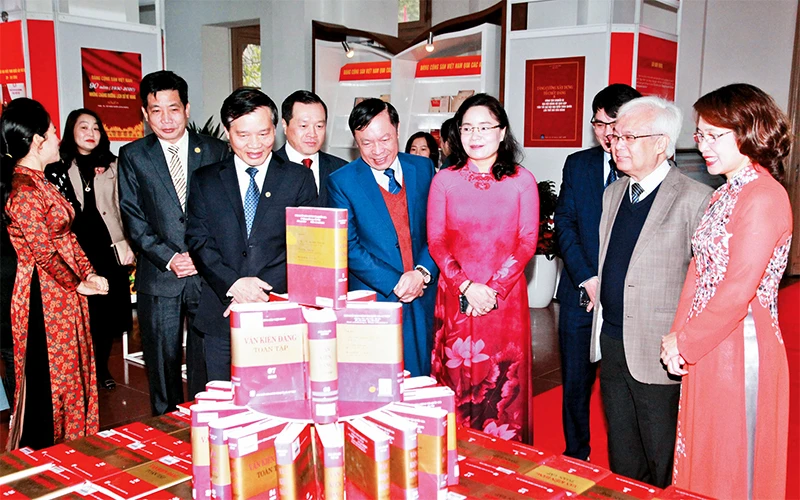 Triển lãm tư liệu Đảng Cộng sản Việt Nam - Sáng mãi niềm tin. 