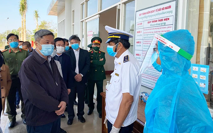 Đoàn công tác của Ban Chỉ đạo quốc gia phòng, chống dịch Covid-19 kiểm tra công tác nhập cảnh tại cửa khẩu Lệ Thanh, huyện Đức Cơ (Gia Lai).