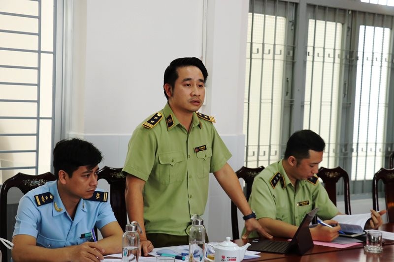 Phó Chánh văn phòng Thường trực Ban Chỉ đạo 389 Quốc gia Vũ Hùng Sơn phát biểu tại buổi làm việc.