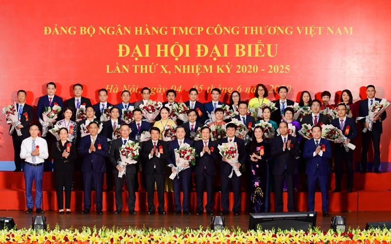 BCH Đảng bộ NHCT Việt Nam khóa X, nhiệm kỳ 2020-2025 ra mắt Đại hội.