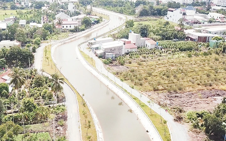Rạch Sơ Rơ (phường Thạnh Xuân, quận 12), một trong nhiều dự án vừa được nạo vét, chỉnh trang trên địa bàn TP Hồ Chí Minh.