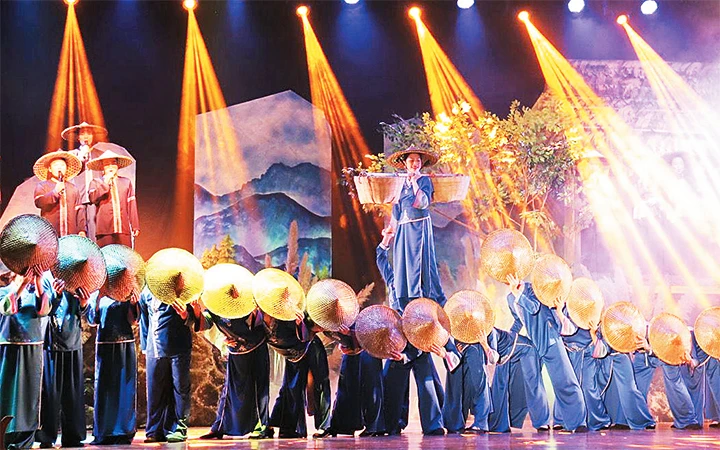 Cảnh trong chương trình Folklore Night - Đêm huyền diệu của NH Ca múa nhạc dân gian Việt Bắc.