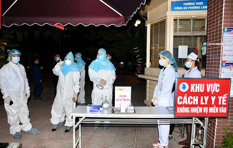Các nhân viên y tế đã tiếp xúc, khám, điều trị cho bệnh nhân đi từ Hải Dương, Quảng Ninh cũng phải xét nghiệm SARS-CoV-2.