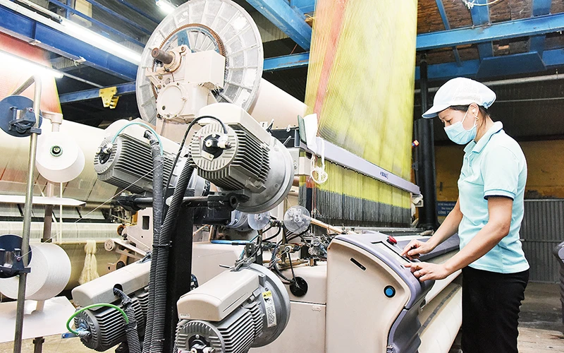 Sản xuất khăn xuất khẩu tại Công ty cổ phần Dệt may Sơn Nam (Nam Định). Ảnh | Đức Anh