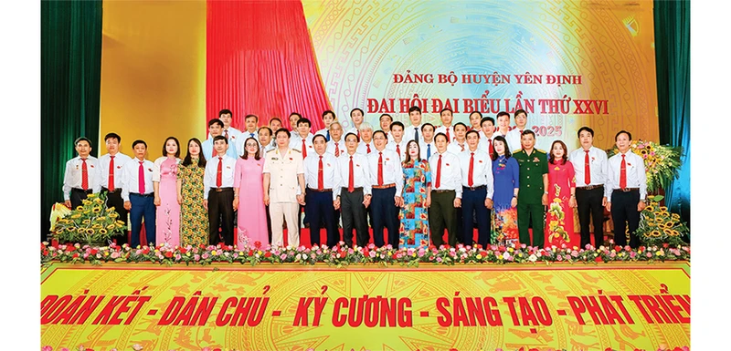 Ban Chấp hành Ðảng bộ huyện Yên Ðịnh nhiệm kỳ 2020 - 2025.