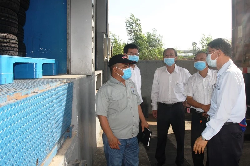 Bảo đảm an toàn phòng dịch tại một doanh nghiệp ở KCN Giang Điền, tỉnh Đồng Nai.