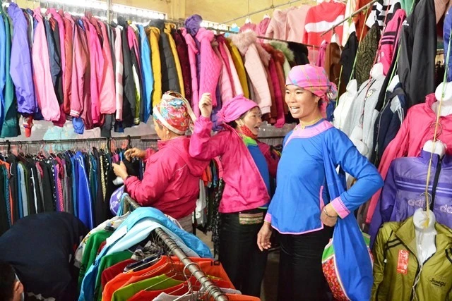 Chợ Tết vùng cao Lào Cai ngày cuối năm     