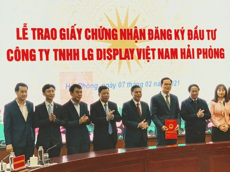 Quang cảnh trao Giấy chứng nhận đầu tư