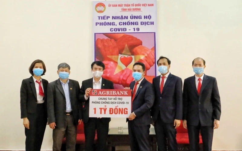 Agribank ủng hộ nhân dân TP Chí Linh 1 tỷ đồng phòng, chống dịch Covid-19